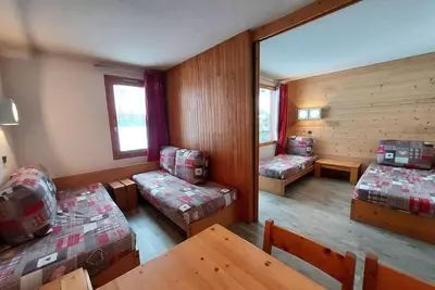 Image de 50m du centre station, 1er étage, terrasse, télévision, casier à ski, 27m², Montchavin La Plagne