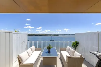 Image de Superb 2-Bed Apartment with Scenic Bay Views