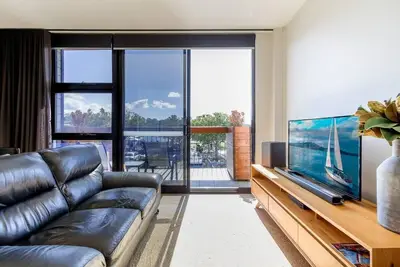 Image de Gorgeous 2-Bed Apartment By Shops and the River