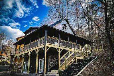Image de Hero Hideout- A superhero's cabin!
