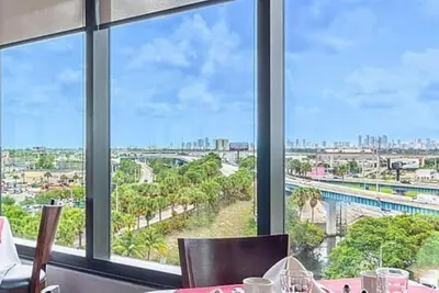 Image de Short Distance From The Well Known Sites! 2 Family-friendly Units, Onsite Pool