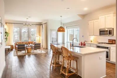 Image de New Farmhouse-Modern Home Close to Everything and pet friendly!