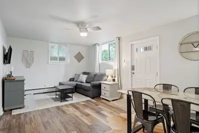 Image de New! Cozy Carriage Haus - Unit B - Discount for Monthly Stays