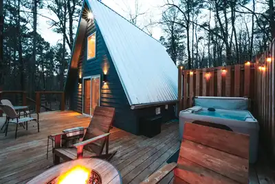 Image de Dreamy A-Frame w/hot tub-Near Pristine Lake Ouachita and Hot Springs National Pk