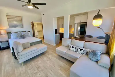 Image de Penthouse with Unobstructed Views!