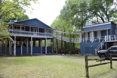Image de Located on the Santa Fe River perfect for boating & tubing on the Ichetucknee.