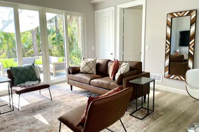 Image de Moninanu - Modern Wooded Cottage in North Naples