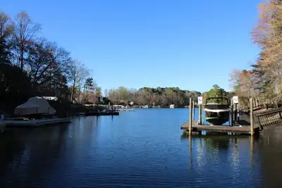 Image de Escape To The Lake! ￼Quiet cove, Relaxing pool, with own dock!