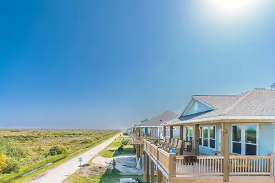 Image de Spacious, family friendly few steps from the beach getaway