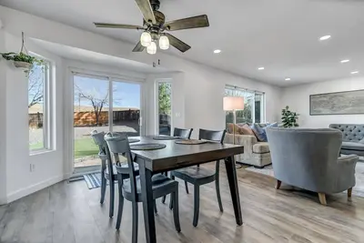 Image de Cozy Roxborough home with hot tub- Mountain View and trails