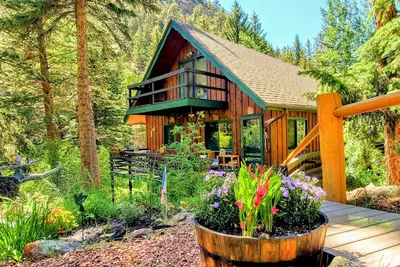Image de River Front Cabin with Fish Pond