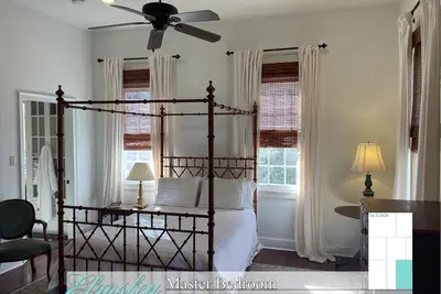 Image de Elmsley Cottage charm and spaciousness in Natchez.