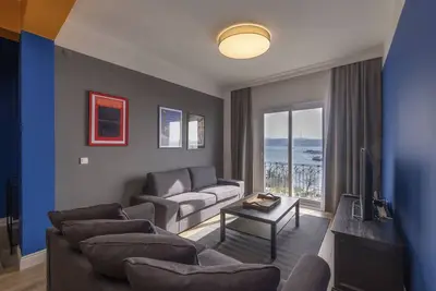 Hip Waterfront Apt. with a Striking View