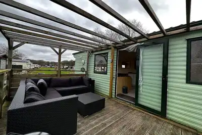 Image de Logement calme avec véranda spacieuse près de Zwolle