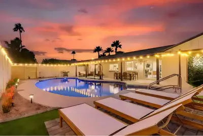 Image de Heated Pool, Hot Tub, Fire Pit - Old Town Luxury