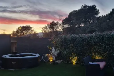 Image de SuperbeMaison mitoyenne avec piscine et jacuzzi