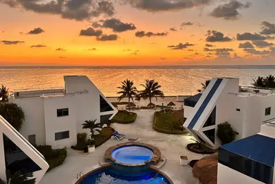 Image de Amazing Panoramic Views from Ocean Front Penthouse!