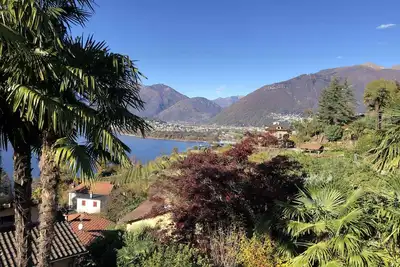 Charming vacation home with garden and lake view in beautiful Ticino!