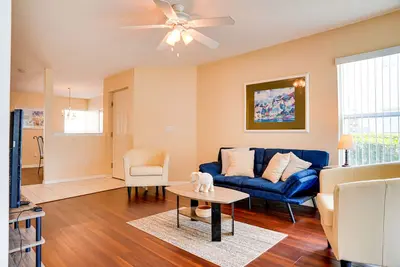 Image de Lovely apartment, near Disney, Fits 8 people