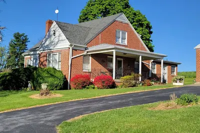 Image de Richard's Fruit Market farm house.