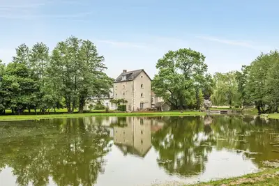 Image de Ancien moulin du Xix et son étang au coeur des Châteaux de la vallée de la Loire