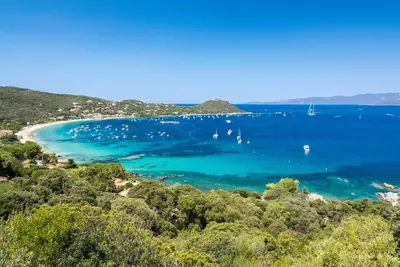 Image de villa idéalement située au calme entre mer et montagne