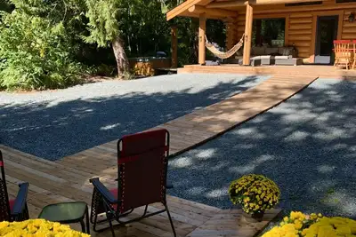 Image de Log house, teepee, three holiday trailers, room for 16 guests.