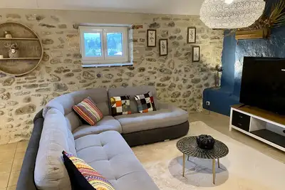 Image de 140 m2 rien que pour vous. À 5 minutes à pied de l Ardèche
