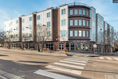Image de Short walk to bars, restaurants, shopping and Unc campus!