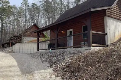 Image de Lazy River Cabin on the edge of town only 1/2 mile from Current River!