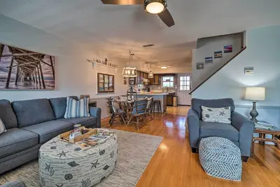 Image de Holden Beach Vacation Rental: Short Path to Beach!