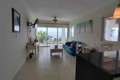 Image de Beautiful Ocean Front Apartament, Family size!