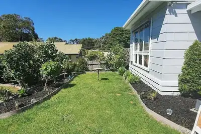 Image de Family home-secure yard-beautiful landscaped