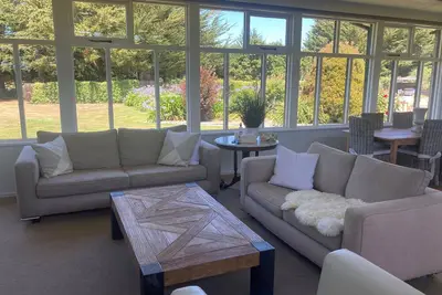 Image de Large Lodge Style Residence