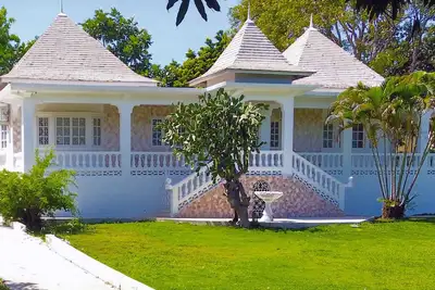 Image de Gated villa 10 min from airport, near Sandals & Riu