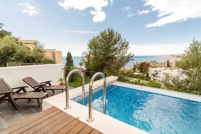 House with fantastic sea views,