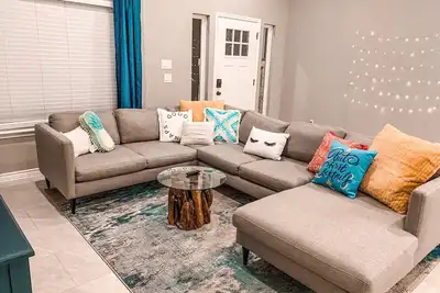 Image de 2 Mins to Lake | Outdoor Grill | Pet Friendly