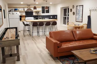 Image de Come for the Lake stay for the experience!