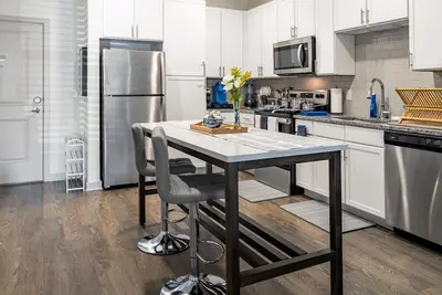 Image de Ideal Modern Retreat in the Heart of Jacksonville