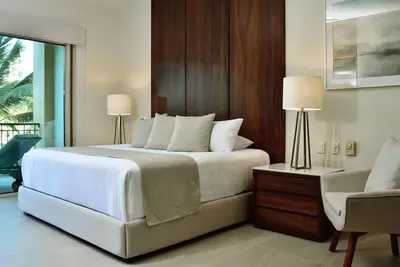 Image de Playa Royale 2 Bed 2 Bath Condo High Speed Internet unit 2407