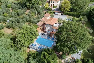 Image de Luxury apartment with pool and garden.