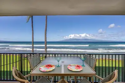 Image de Best Location with Incredible Direct Ocean Views, A/C Papakea L207