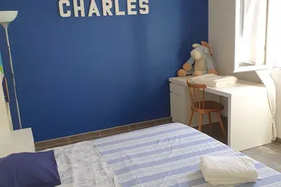 Image de Belle maison contemporaine avec piscine près de la mer