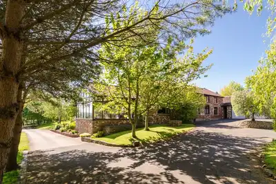 Image de Countryside retreat with stunning views & pool