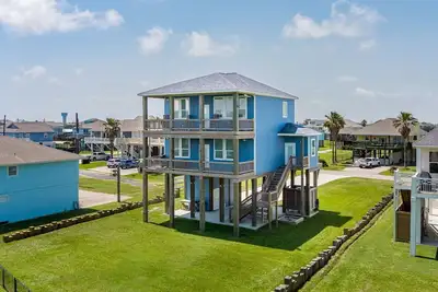 Image de Birds Eye View - Brand new home, close to beach, amazing views!