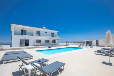 Image de Villa Demeter - Six Chambres Villa, Couchages 12
