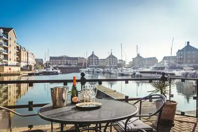 Image de Waters Edge - stylish house with glorious marina views