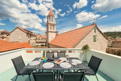 Image de Stonehouse Lino in old town, for 6, with sea view