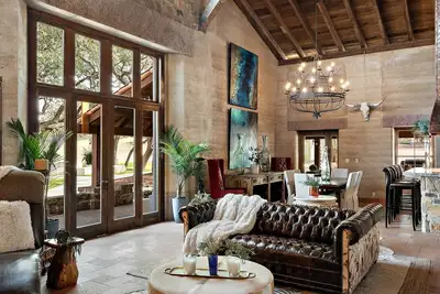 The Carriage house, Gated Equestrian Ranch