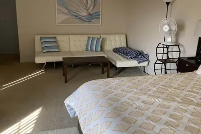 Image de Madeira Beach Yacht Club - best King Size Bedroom and 2min walk to beach and. . .